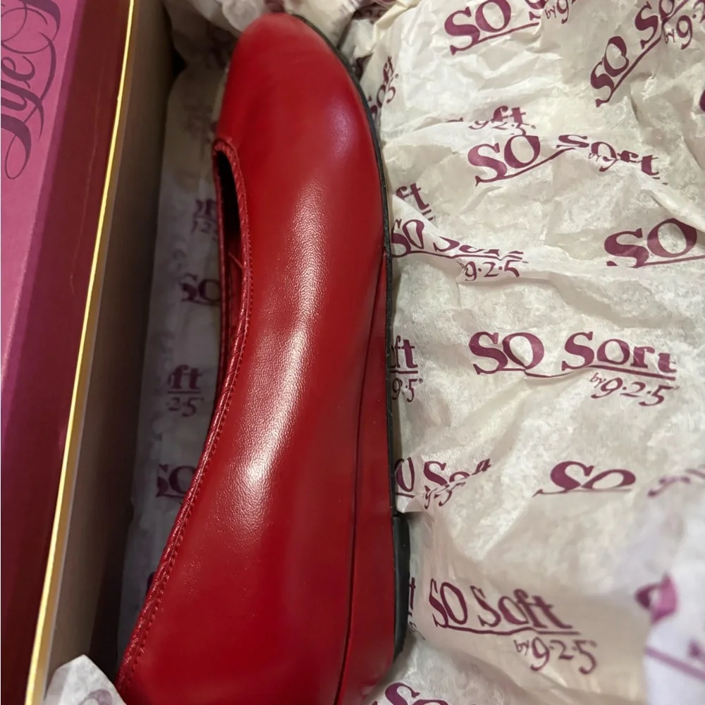 So Soft Women's Classic Red Flats - Picture 2 of 3